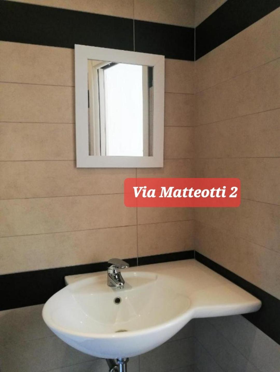 Via Matteotti & Via Carracci Apartments Bologna Exterior photo